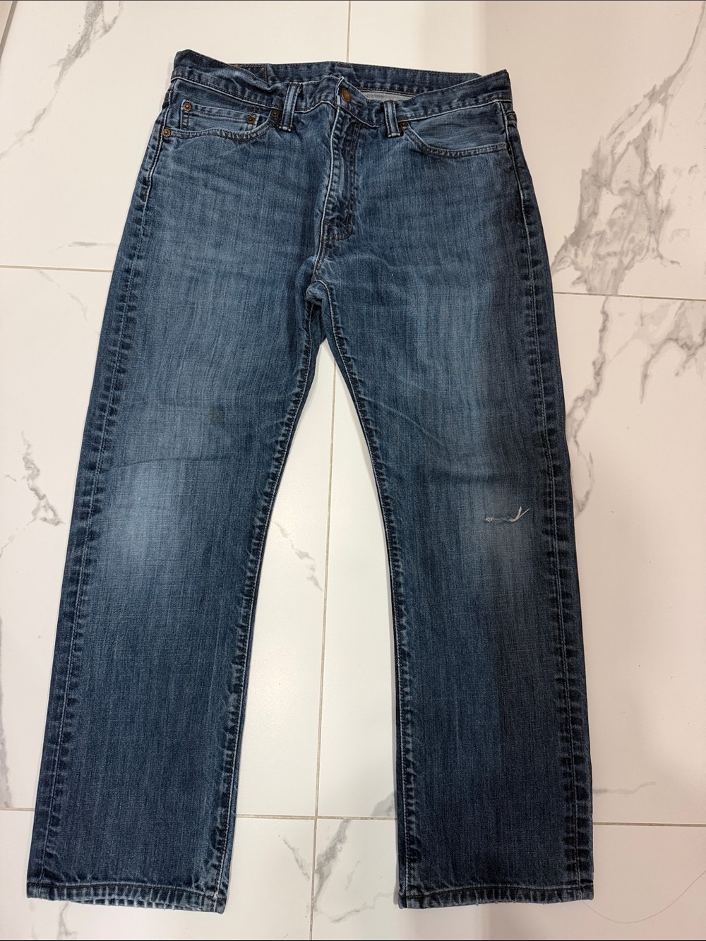 Levi’s 513 Relaxed Fit Men’s Jeans in Mid Blue